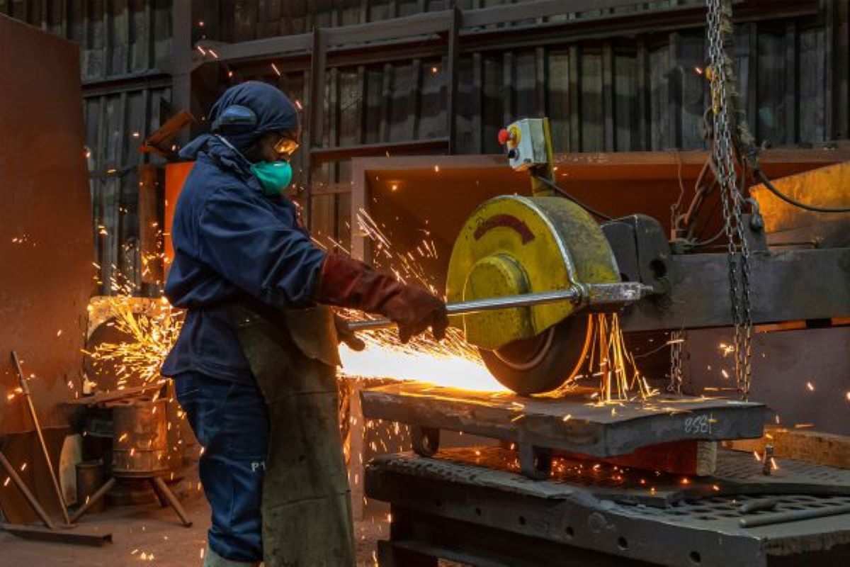 Health-and-safety-visitor-employee-and-contractor-induction-video-comparison